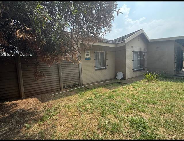 3 BEDROOM HOUSE FOR SALE IN VANDERBIJLPARK CE 2